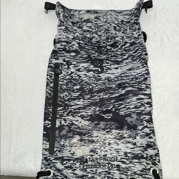 Gecko Brands Embark Camouflage Dry Bag Backpack Paddle Board Canoeing - Picture 1 of 9